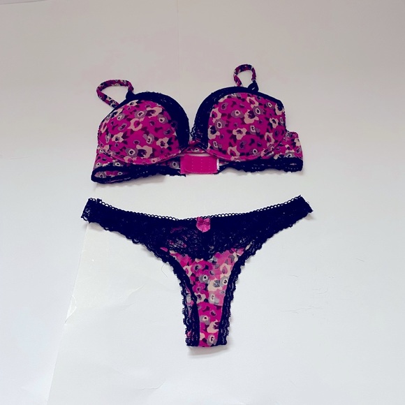 Sexy Bra & Thong Panty set. Pretty Multicolors. Bra Sz. 34B, Panties Sz. XS. - Picture 2 of 7